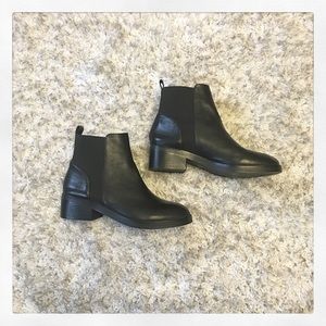 "Shrill" Chelsea Boots